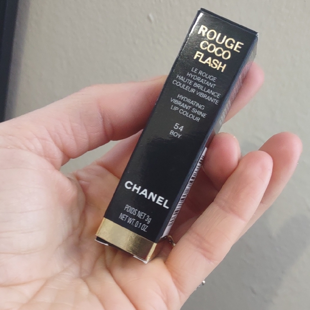 CHANEL Rouge Coco Flash Lipstick - 54 Boy